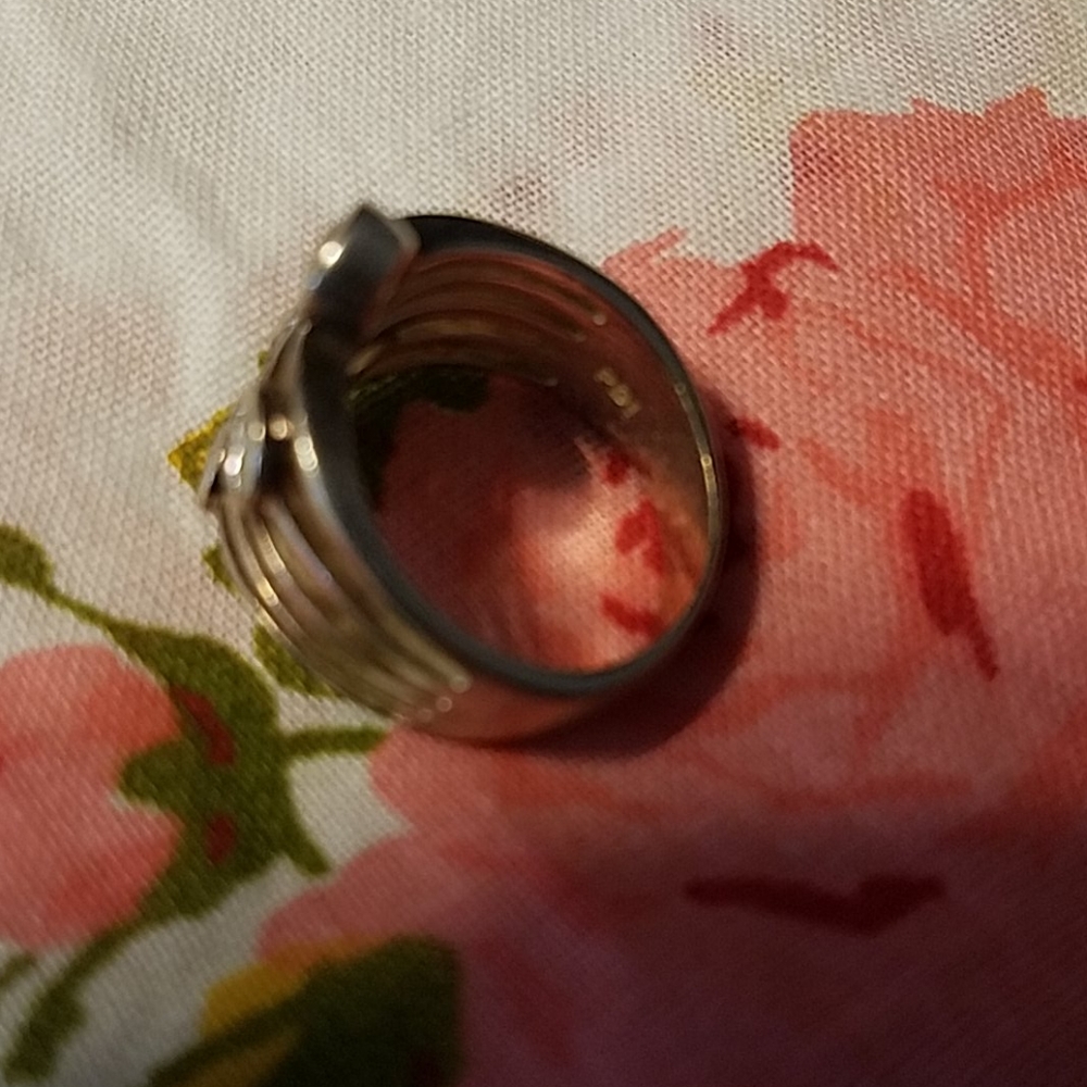 Beautiful ring - Picture 3 of 7